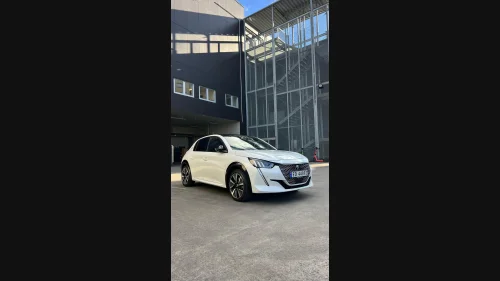PEUGEOT 208 GT Panorama soltak/Adaptiv cruise/Carplay