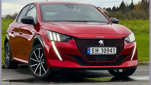 PEUGEOT 208 GT 351km, cruise, kamera, Apple CP++