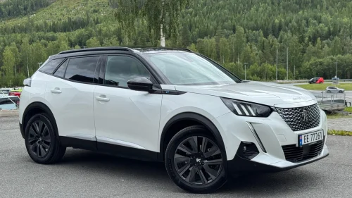 PEUGEOT 2008 GT utgave/136Hk/Panorama/LED/ACC/Kamera/Navi/18"