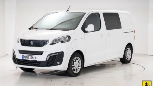 PEUGEOT EXPERT 75 KWH 136 HK L2 AUT HENGERFESTE KAMERA CRUISE SKYVEDØR