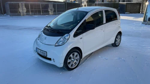 PEUGEOT iOn