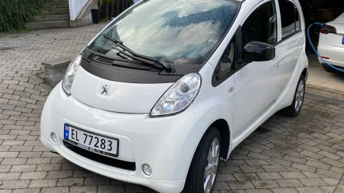 PEUGEOT iOn