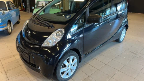 PEUGEOT iOn Elektrisk/ Sommer og Vinterdekk/ bluetooth