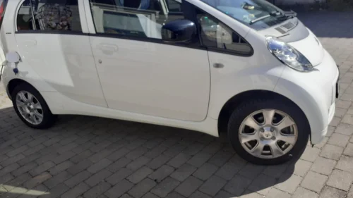 PEUGEOT iOn