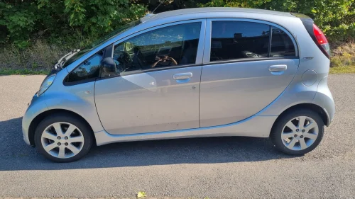 PEUGEOT iOn