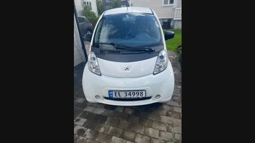 PEUGEOT iOn