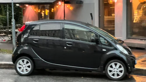 PEUGEOT ION Genial og økonomisk pendler/by bil. Super stand.