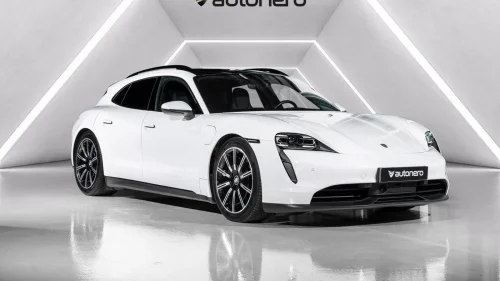 PORSCHE Taycan 476 HK