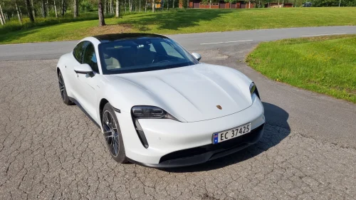 PORSCHE Taycan Performance Battery Plus 93 kWh, Bose, Beige skinn