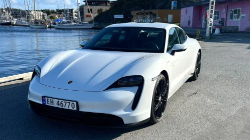 PORSCHE Taycan