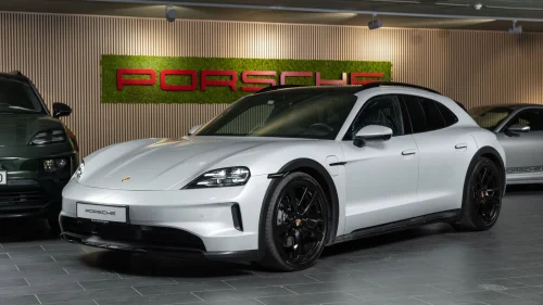 PORSCHE Taycan 4 18veis/Matrix/SoftClose/HUD/chrono/ACC/Pano/Matrix
