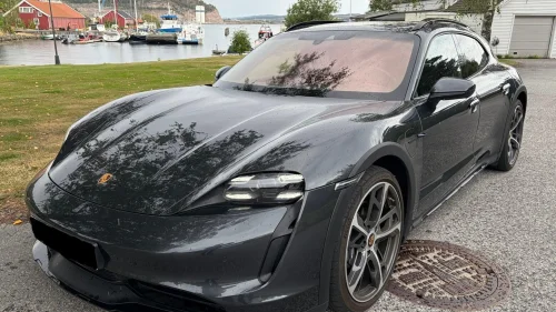 PORSCHE Taycan 4 18-veis | Panorama | 4+1 | Bose | Matrix | Sport Chrono