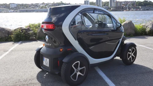 RENAULT Twizy med vinduer og ladeadapter