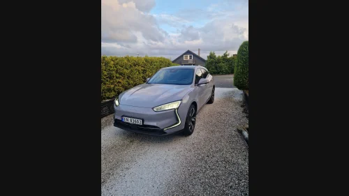 SERES 5 SF Premium AWD