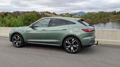 SERES 5 Premium AWD
