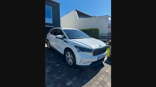 SKODA ENYAQ 80 iV80 m/tilhengerfeste og Thule takstativ