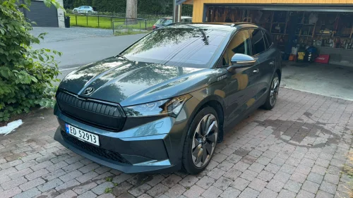 SKODA ENYAQ 80X IV 80x HUD/ Pano/360kamera/chrome delete/21'Sommer