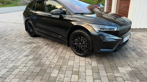 SKODA ENYAQ 80X iV80X Sportline som ny 100% strøken