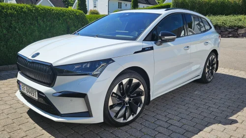 SKODA ENYAQ 80X Skoda Enyaq iV80X Sportline 4x4 Pano Canton Hengerf 21"