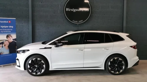 SKODA ENYAQ 80X IV80X SPORTLINE//KAMERA/HUD/ACC/PANO/MATRIX/KROK/LAV KM