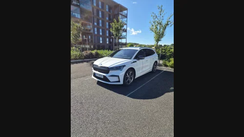 SKODA ENYAQ 80X iV80X Sportline Panoramatak og HUD. Standard med krok.