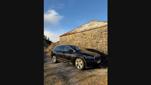 SKODA ENYAQ 80X IV80X - 4x4/panorama soltak/head up/krok/skinn/477km