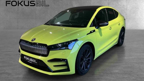 SKODA ENYAQ RS AWD / MAMBA GREEN / TOPPMODELL / PANORAMA / KROK