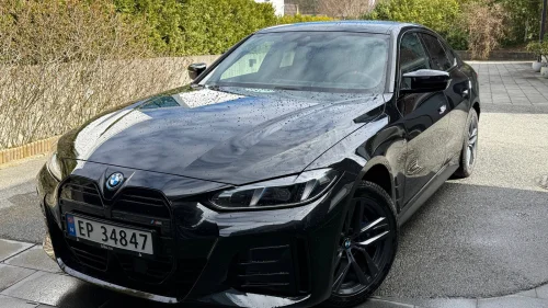 BMW i4 M60 xDrive BMW i4 M60 xDrive Fully Charged Skinn M-sportseter