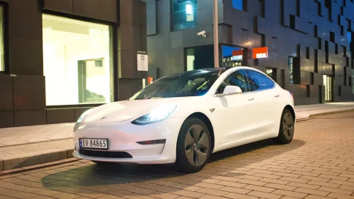 TESLA Model 3 SR + / 409 km / Ny-EU / 1 eier / MÅ SEES!