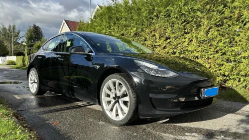 TESLA Model 3 Standard Range PLUS // Autopilot, 19" Sport, Panorama++