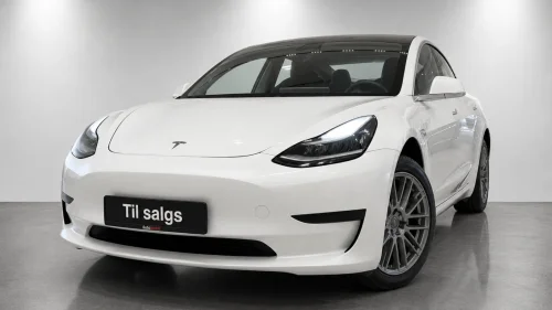 TESLA Model 3 SR+ 306HK/409KM/Skinn/AutoPilot/Pano/R.Kam/1eier/EU27