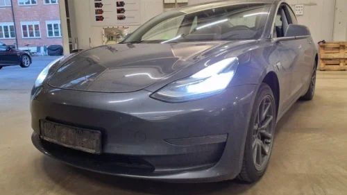 TESLA Model 3 RWD Longrange 560km Autopilot Pano 360 Kam H.Feste