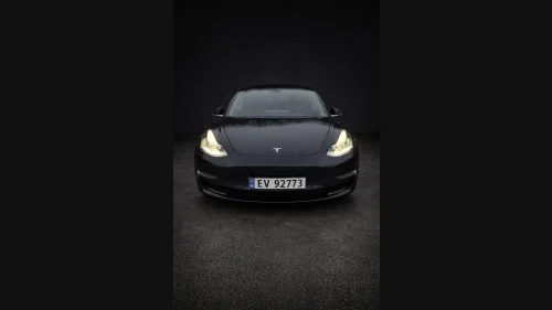 TESLA Model 3 SR/RWD/SKINN/PANO TAK/KROK/AUTOPILOT/LAV KM/KUPP