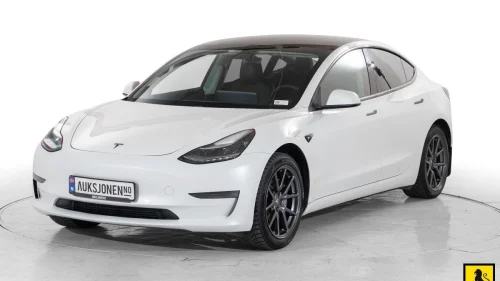 TESLA Model 3 HENGERFESTE PANORAMA AUTOPILOT EU-OK 09.27