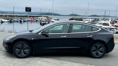 TESLA Model 3 Standard Range RWD