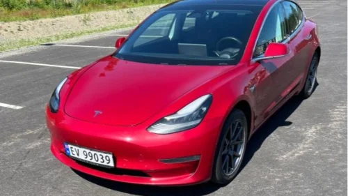 TESLA Model 3 panorama soltak, ryggekamera, s+v dekk EU ok til 09.202