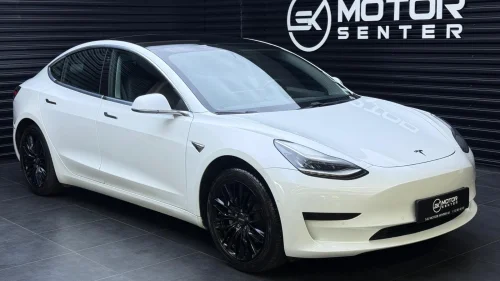 TESLA Model 3 306HK, STANDARD RANG PLUS, SKINN, NAVI, PANO, EU 9/27++