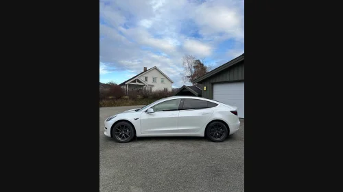 TESLA Model 3 Tesla Model 3 SR+
