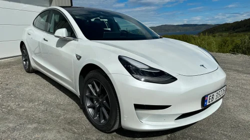 TESLA Model 3 SR+