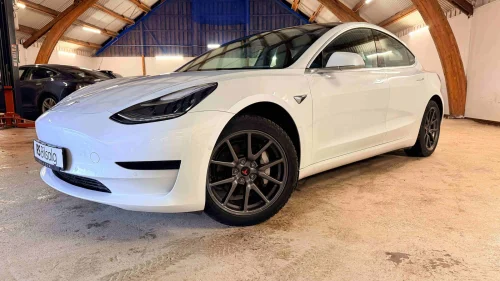 TESLA Model 3 RWD - LAV KM - EU ok 01.juli 2027 - VELHOLDT