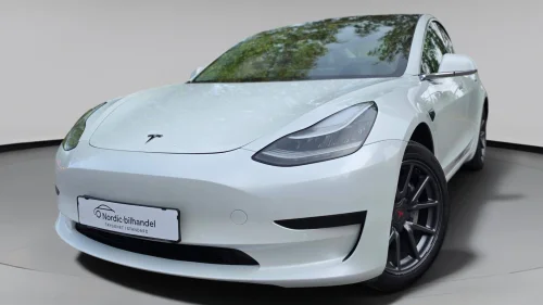 TESLA Model 3 Ny EU| Service | Pano | 409 km WLTP