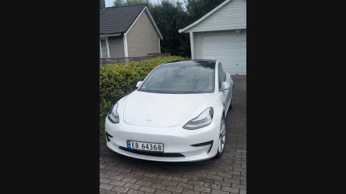 TESLA Model 3 Standard Range Plus RWD, med hengerfeste