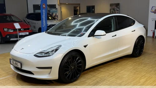 TESLA Model 3 SR+ RWD|2019Mod|Autopilot|Hengerfeste|Skinn|Pano