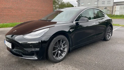 TESLA Model 3 Long Range AWD Premium skinn Pano Navi 560 WLTP