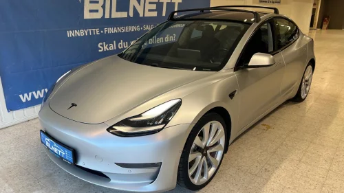 TESLA Model 3 Performance AWD/530Km Rekkevidde/FSD/Premium/EU 03.2027