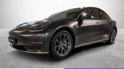 TESLA Model 3 Long Range AWD 560km / Premium / AP / 18" S+V / Foliert