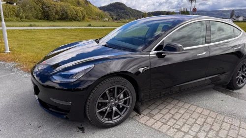 TESLA Model 3 Long Range 4WD, 2 eiere! LAV KM, NY EU, Velholdt!