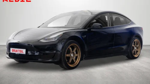 TESLA Model 3 LongRange/Krok/AP/PremiumLyd/MCU2/Pano/Skinn/AWD