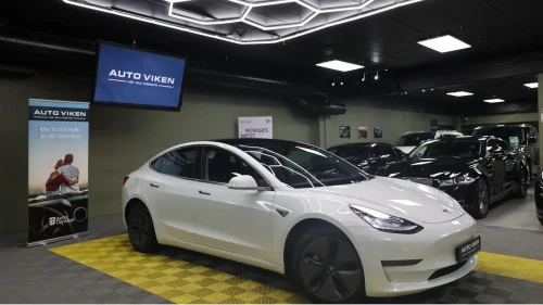 TESLA Model 3 560KM.RV-462HK-LONGRANGE-DUAL MOTOR-4X4-PANO-R.K-AP-H.F