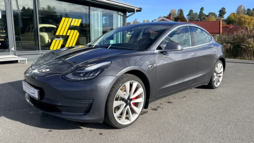 TESLA Model 3 Performance AWD/Skinn/530 km WLTP